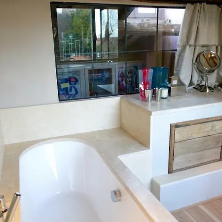 Sleeps 6 Air Con Wifi *